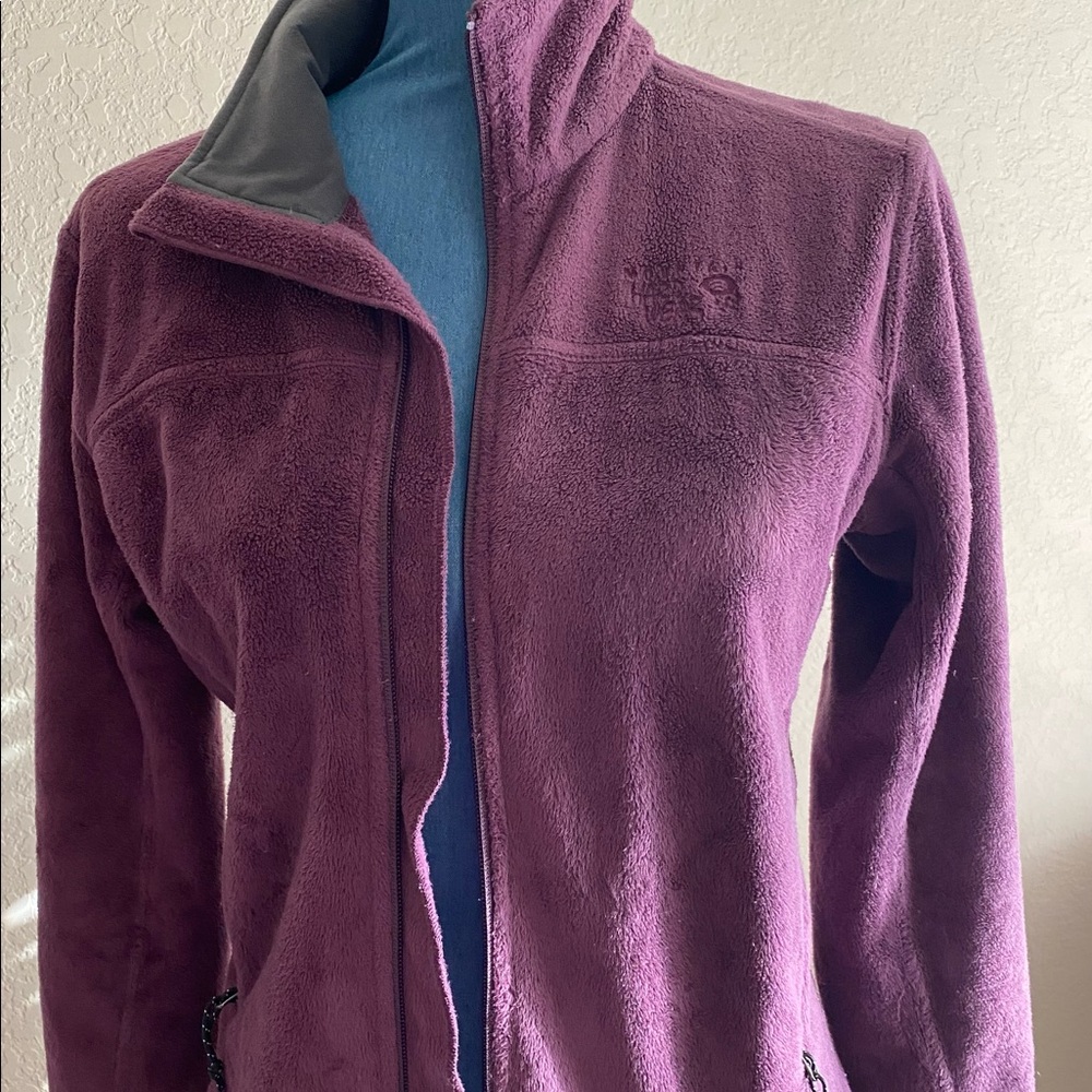 Women fleece small jacket.